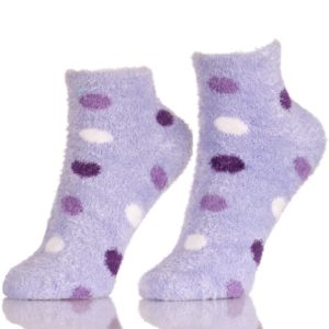 Mor ve beyaz puantiyeli tüylü Ayak Bileği Terlik Çorap çifti.