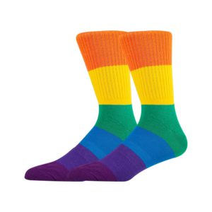 chaussettes de sport arc-en-ciel déchirées