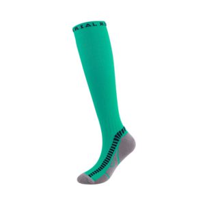 Un calcetín hasta la rodilla Crossfit de color verde con zonas reforzadas en la puntera y el talón en color gris y un logotipo en la parte superior.