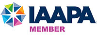 Logotipo da associação internacional de parques de diversões e atrações (IAAPA) indicando o status de membro.