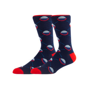 Chaussettes unisexes personnalisées bleu marine avec sphères rouges et blanches, lignes bleues en pointillés et talons, orteils et revers rouges.