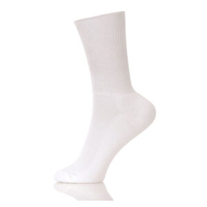 Uma única meia branca para diabéticos "Over the Calf Diabetic Sock" é exibida sobre um fundo branco simples.