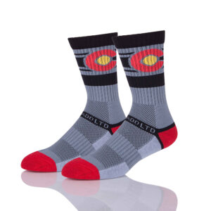 Los calcetines unisex Sinoknit Bulk cuentan con un emblema circular en gris, negro, rojo y amarillo. Ideales para brindar comodidad y estilo.