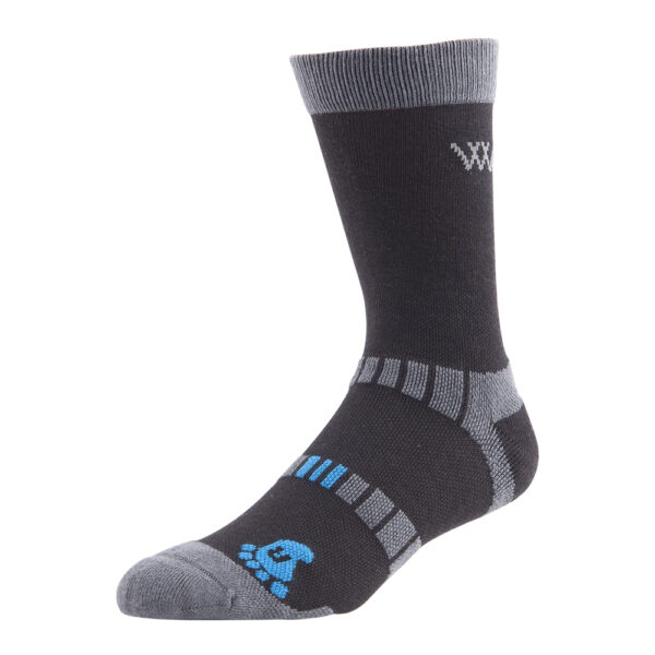 Die Wandersocken aus Merinowolle von Sinoknit in Schwarz oder Grau mit blauen Akzenten verfügen über gerippte Details und ein Logo – ideal zum Wandern.