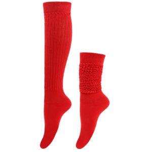 Dve rdeči nogavici: Sinoknit Red Scrunch Sock (dolžina do teleta z naborkanim dizajnom) in Sinoknit Soft Extra Long Scrunch Knee Boot Sock (rebrasta, do kolen).