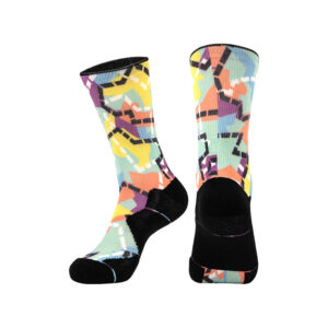 Die Print-on-Demand-Socken von Sinoknit mit schwarzen Zehen und Fersen verfügen über ein farbenfrohes abstraktes Design in Blau, Gelb, Rosa, Orange und Lila.