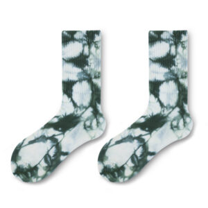 Chaussettes blanches Sinoknit avec tie-dye vert vif, parfaites pour les amateurs de mode de la collection Sinoknit Tie Dye Patterns Wholesale.