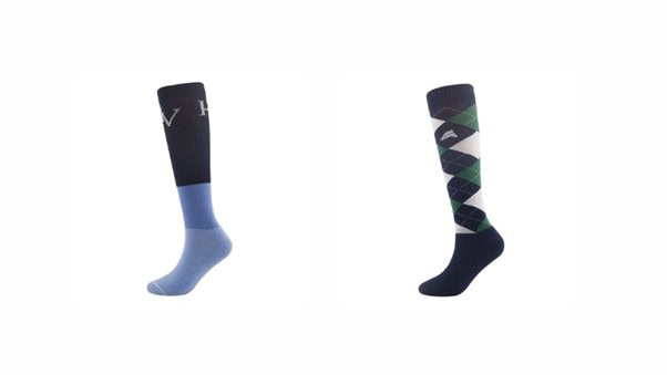 ถุงเท้ารัดกล้ามเนื้อเหนือเข่าดีไซน์เก๋ไก๋ 2 คู่: คู่หนึ่งเป็นสีน้ำเงินล้วน อีกคู่เป็นสีเขียว/น้ำเงิน/เทา ทั้งสองคู่ให้ความสบายและช่วยพยุงอาการเจ็บหน้าแข้ง